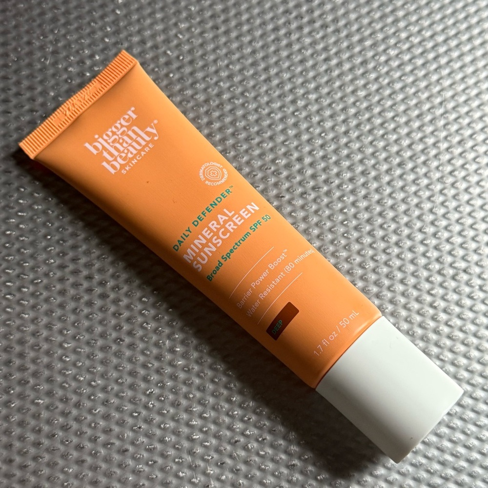 Thrive Cosmetics Daily Defender Mineral Sunscreen Broad Spectrum, shade deep